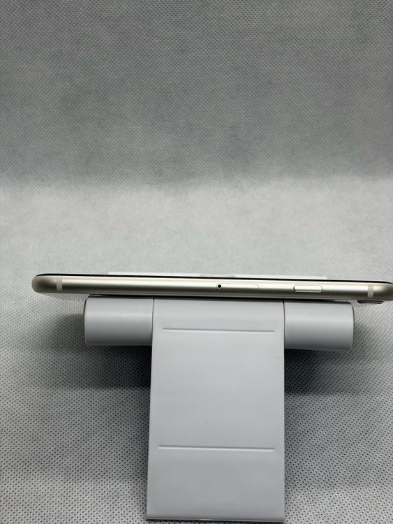 ������Ʊ�� SIM�ե꡼ iPhoneSE ��3���� 64GB �������饤��