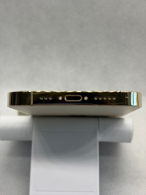 ���Хåƥ꡼82% Ķ���� SIM�ե꡼ iPhone13Pro 256GB �������