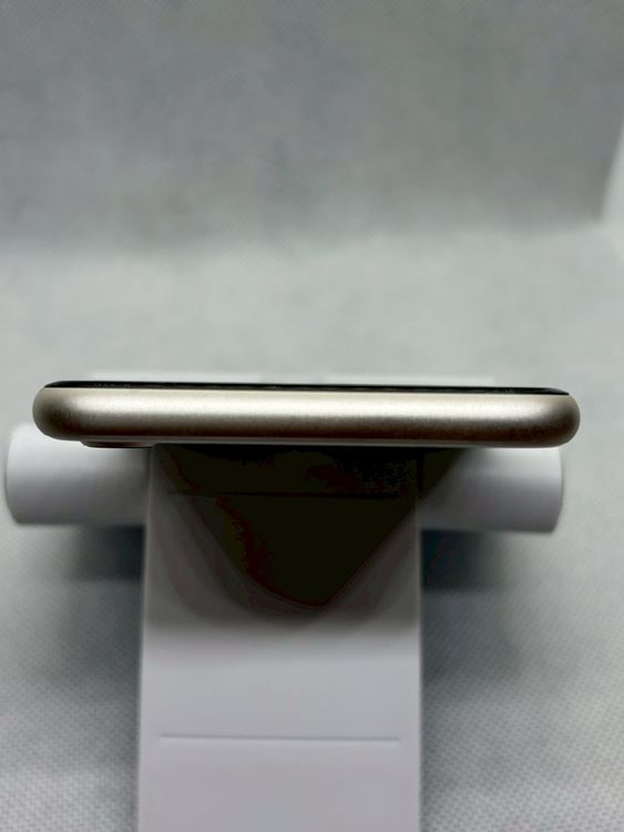 ������ SIM�ե꡼ iPhoneSE ��3���� 64GB �������饤�� �Хåƥ꡼83%