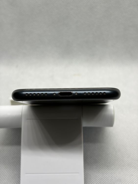 ���Хåƥ꡼87% Ķ���� SIM�ե꡼ iPhoneSE ��3���� 64GB �ߥåɥʥ���