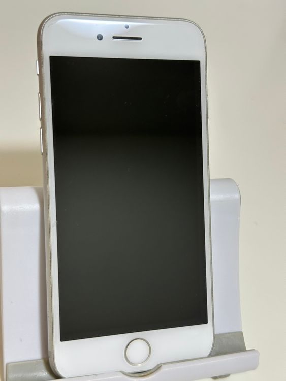 ��SIM�ե꡼ iPhone8 64GB ����С�