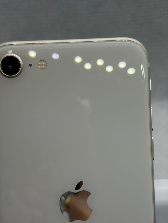 ��SIM�ե꡼ iPhoneSE ��3���� 128GB �������饤�� �Хåƥ꡼81%
