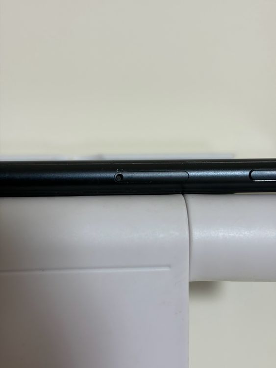 ���Хåƥ꡼84% SIM�ե꡼ iPhoneSE ��3���� 128GB �ߥåɥʥ���