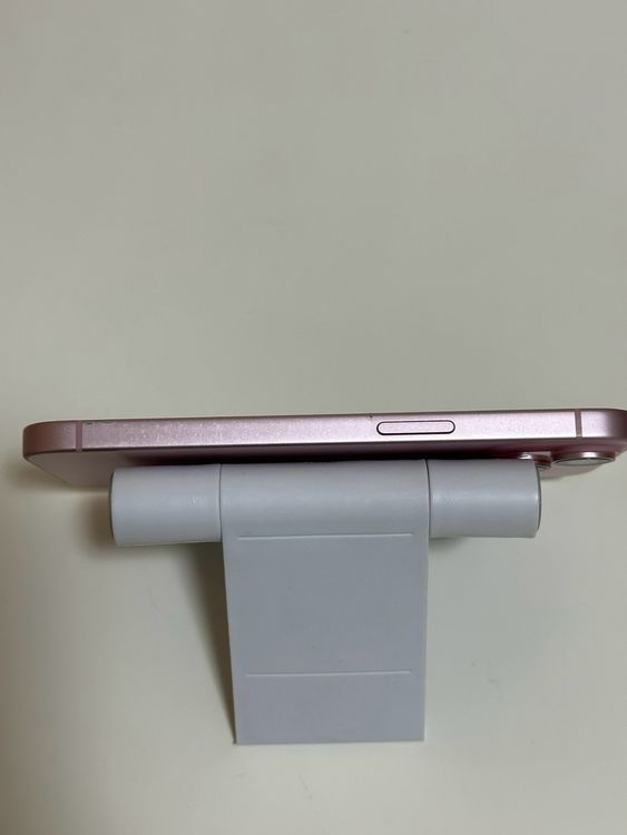 ���Хåƥ꡼83% SIM�ե꡼ iPhone15 256GB �ԥ�