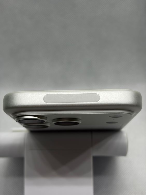 ���Хåƥ꡼100% Ķ���� SIM�ե꡼ iPhone17Pro 256GB ����С�
