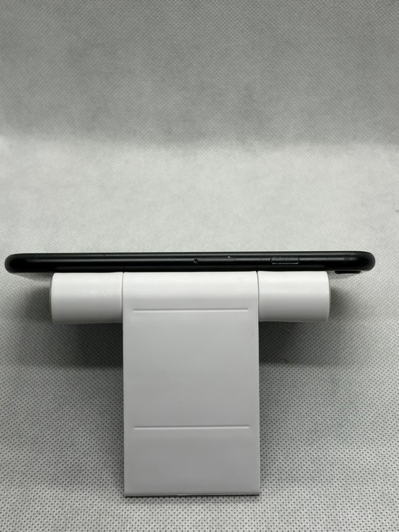 ���Хåƥ꡼83% SIM�ե꡼ iPhoneSE ��2���� 64GB �֥�å�