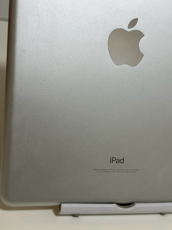 ���Хåƥ꡼97% iPad ��6���� 32GB ����С� Wi-Fi��ǥ�