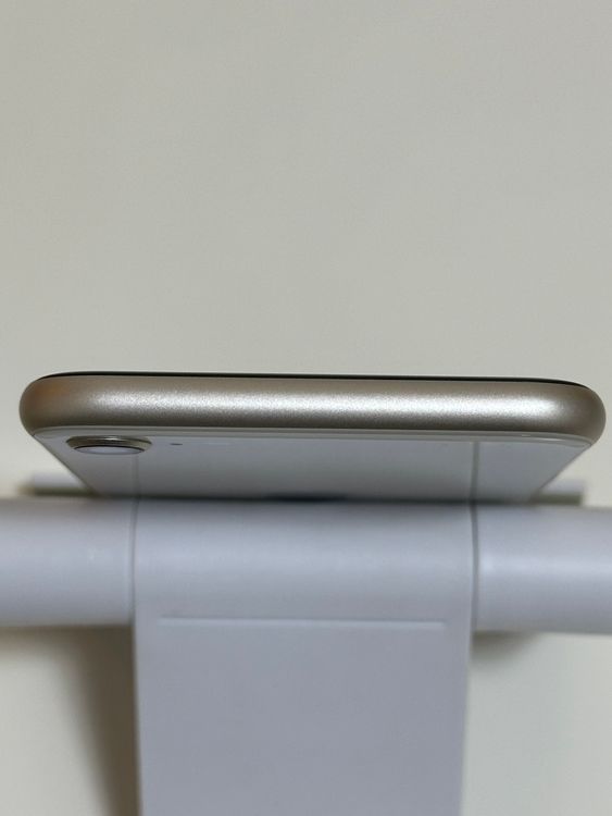 ��SIM�ե꡼ iPhoneSE ��2���� 64GB �ۥ磻��