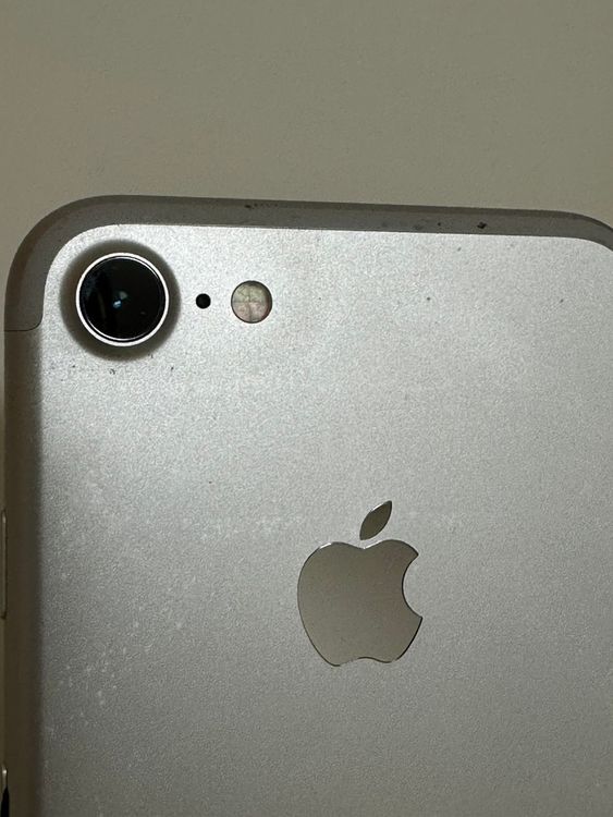 ���Хåƥ꡼81% SIM�ե꡼ iPhone7 32GB ����С�