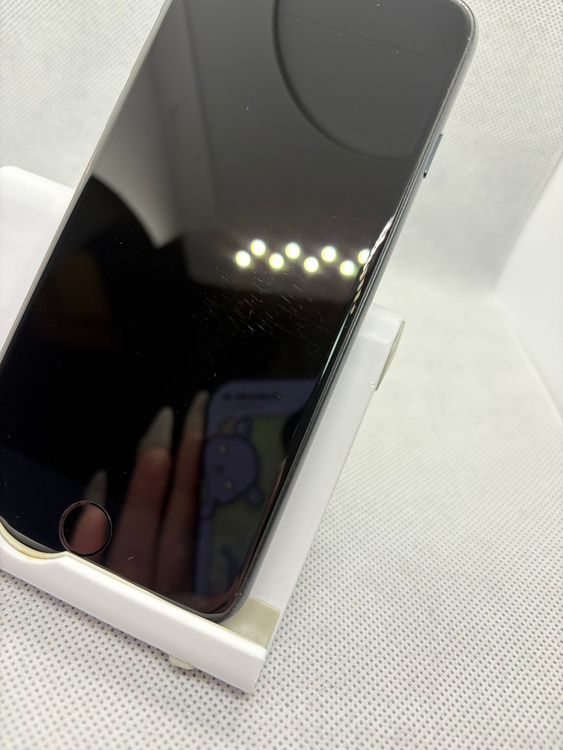 ���ϥԥͥ� SIM�ե꡼ iPhoneSE ��3���� 128GB �ߥåɥʥ��� �Хåƥ꡼80%