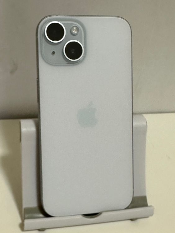 ���Хåƥ꡼83% SIM�ե꡼ iPhone15 128GB �֥롼