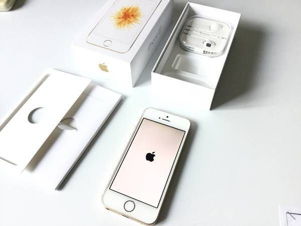 ムスビー｜□安心保証付 iPhone SE 64GB AU ゴールド 箱付き【iPhone 