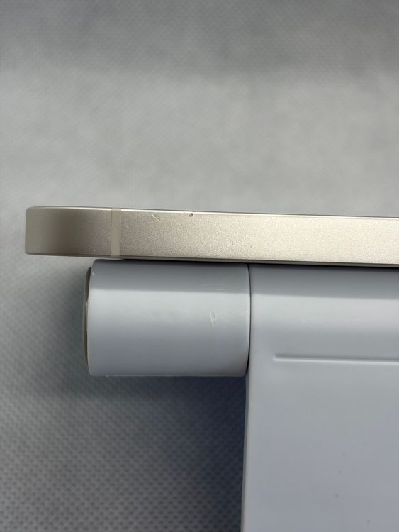 ���Хåƥ꡼86% SIM�ե꡼ iPhone13 128GB �������饤��