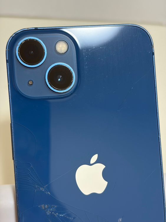 ���Хåƥ꡼86% SIM�ե꡼ iPhone13 128GB �֥롼