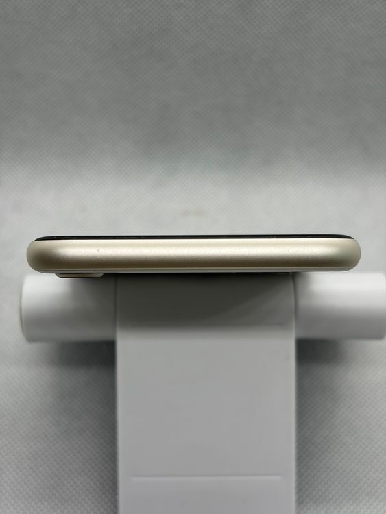 ���Хåƥ꡼100% SIM�ե꡼ iPhoneSE ��3���� 64GB �������饤��