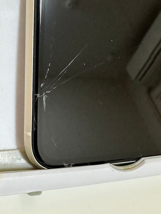 ���Хåƥ꡼92% SIM�ե꡼ iPhone11 64GB �ۥ磻��