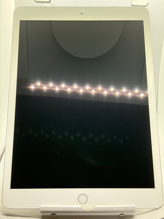 ������Ʊ�� iPad ��8���� 32GB ����С�