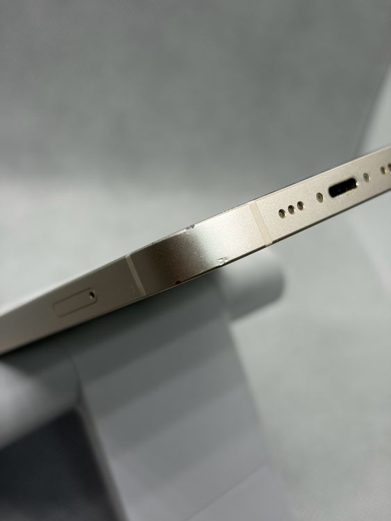 ���Хåƥ꡼82% SIM�ե꡼ iPhone13 128GB �������饤��