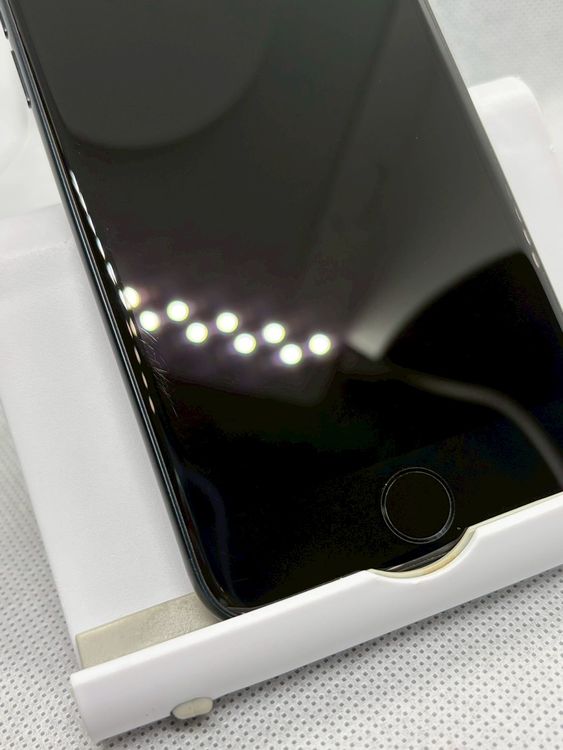 ��SIM�ե꡼ iPhoneSE ��3���� 64GB �ߥåɥʥ��� �Хåƥ꡼81%