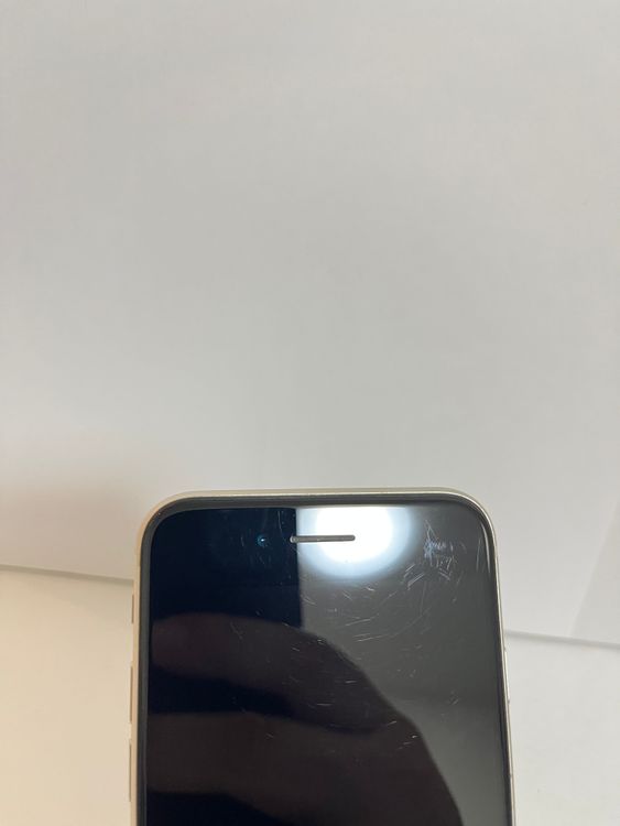 ○ハピネスネットiPhoneSE3  64GB スターライト   送料無料
