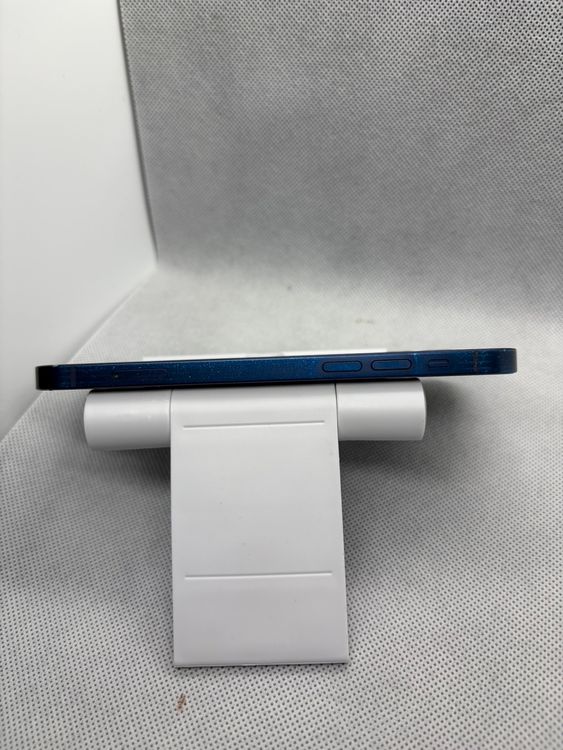 ���Хåƥ꡼90% SIM�ե꡼ iPhone12 128GB �֥롼