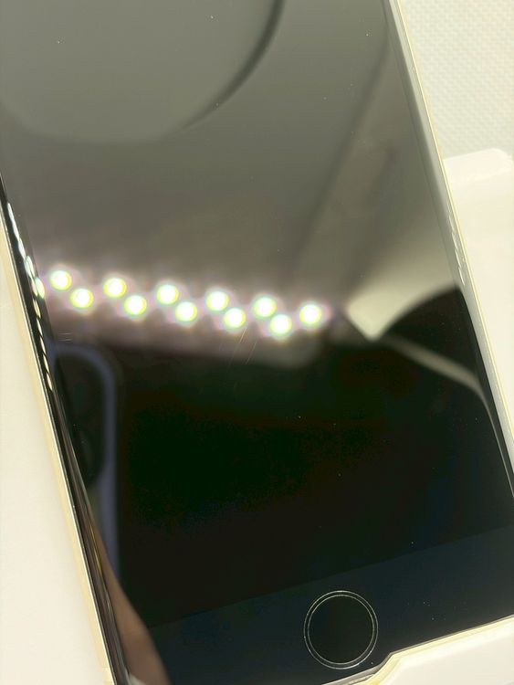���Хåƥ꡼88% Ķ���� SIM�ե꡼ iPhoneSE ��3���� 64GB �������饤��