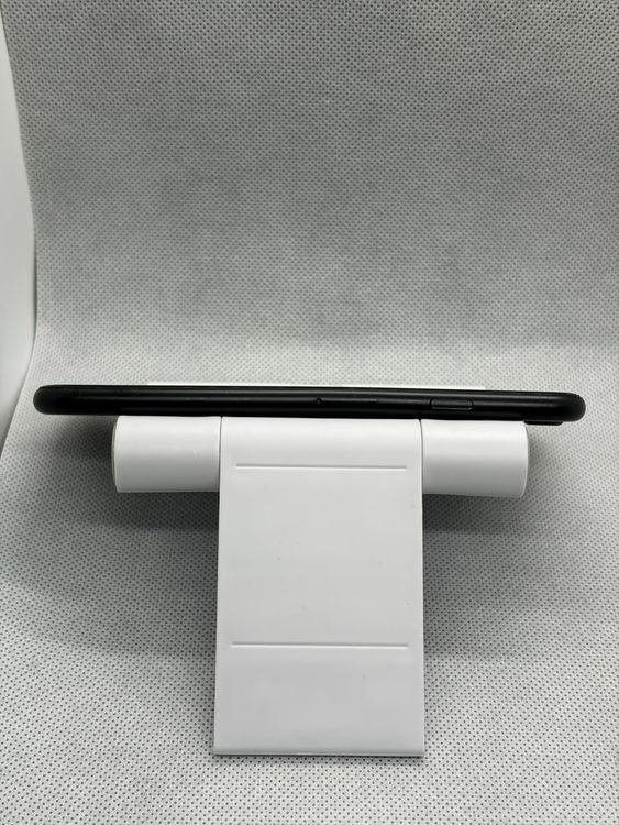 ���Хåƥ꡼84% SIM�ե꡼ iPhoneSE ��2���� 128GB �֥�å�