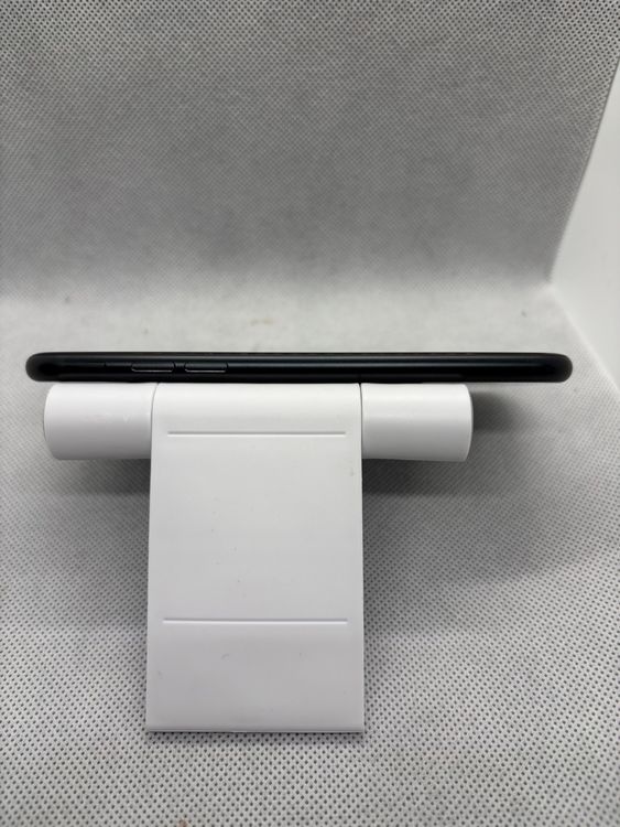 ���Хåƥ꡼86% SIM�ե꡼ iPhoneSE ��3���� 64GB �ߥåɥʥ���