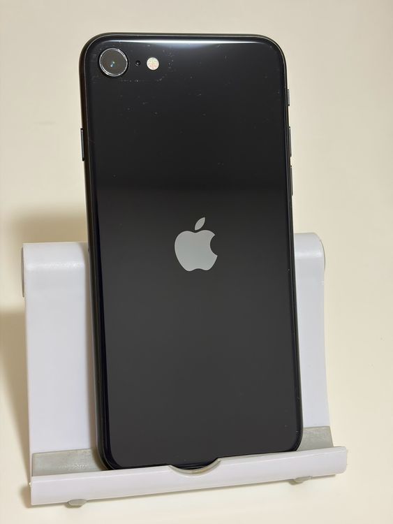���Хåƥ꡼83% SIM�ե꡼ iPhoneSE ��3���� 64GB �ߥåɥʥ���