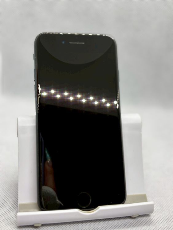 ���Хåƥ꡼90% Ķ���� SIM�ե꡼ iPhoneSE ��3���� 64GB �ߥåɥʥ���