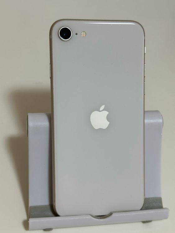 ���Хåƥ꡼83% ���� SIM�ե꡼ iPhoneSE ��3���� 64GB �������饤��