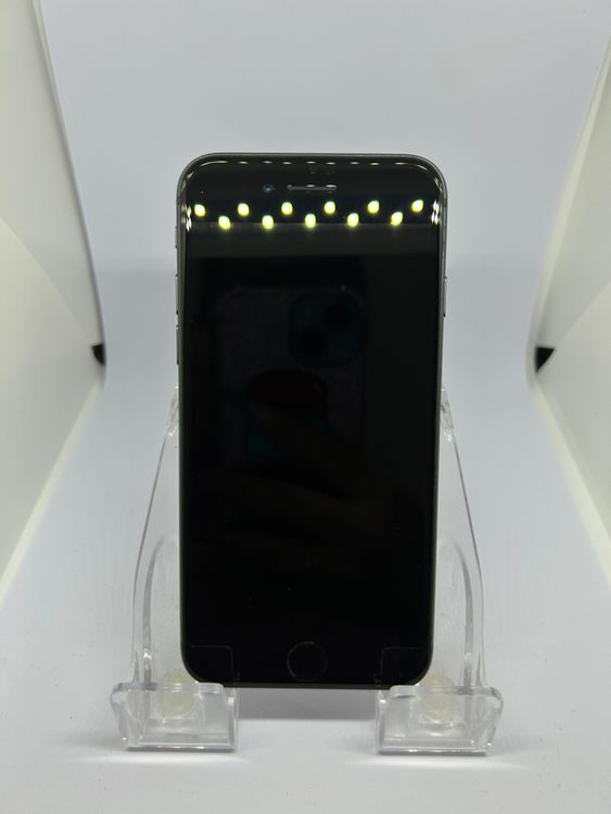 ��SIM�ե꡼ iPhone8  64GB ���졼 �Хåƥ꡼84%