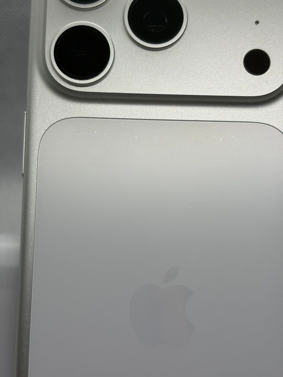 ���Хåƥ꡼100% Ķ���� SIM�ե꡼ iPhone17Pro 256GB ����С�