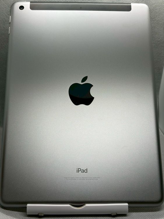 ��SIM�ե꡼ iPad ��6���� 32GB ���졼