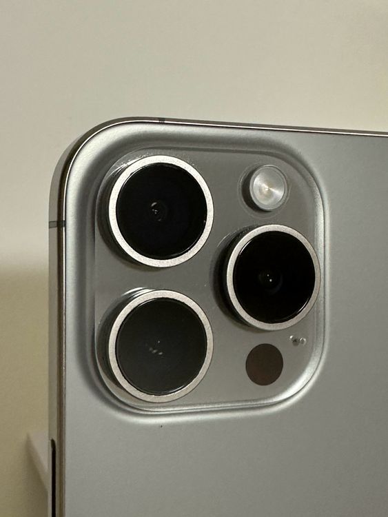 ���Хåƥ꡼84% SIM�ե꡼ iPhone15Pro 256GB �ʥ���������˥���