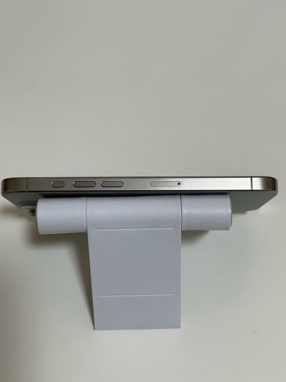 ���Хåƥ꡼84% SIM�ե꡼ iPhone15Pro 256GB �ʥ���������˥���