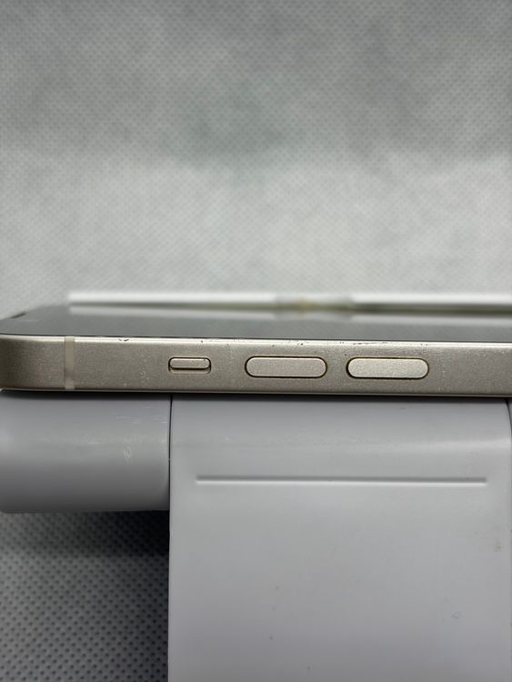 ���Хåƥ꡼83% SIM�ե꡼ iPhone14 128GB �������饤��