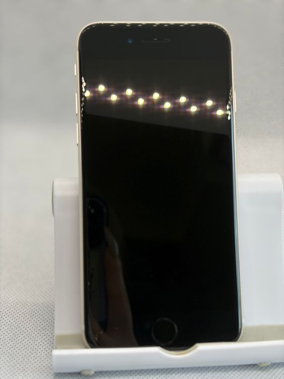 ������̤���� SIM�ե꡼ iPhoneSE ��3���� 64GB �������饤��
