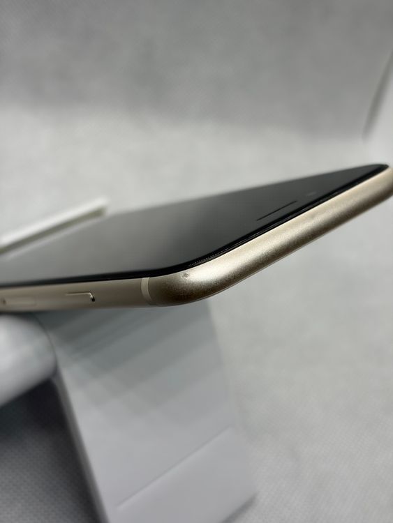 ��SIM�ե꡼ iPhoneSE ��3���� 128GB �������饤�� �Хåƥ꡼81%
