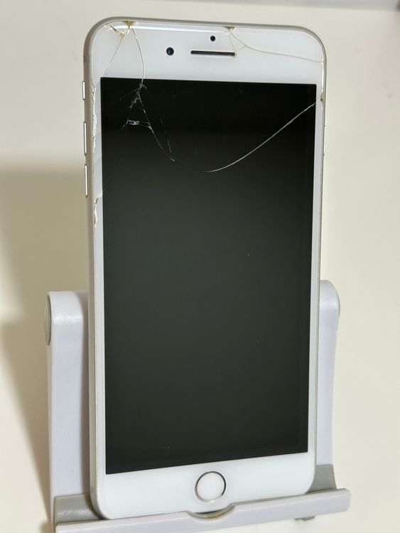 ���Хåƥ꡼80% SIM�ե꡼ iPhone8Plus 64GB ����С�