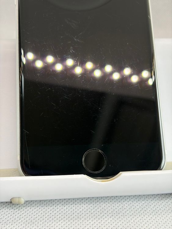 ���Хåƥ꡼82% SIM�ե꡼ iPhoneSE ��2���� 64GB �ۥ磻��