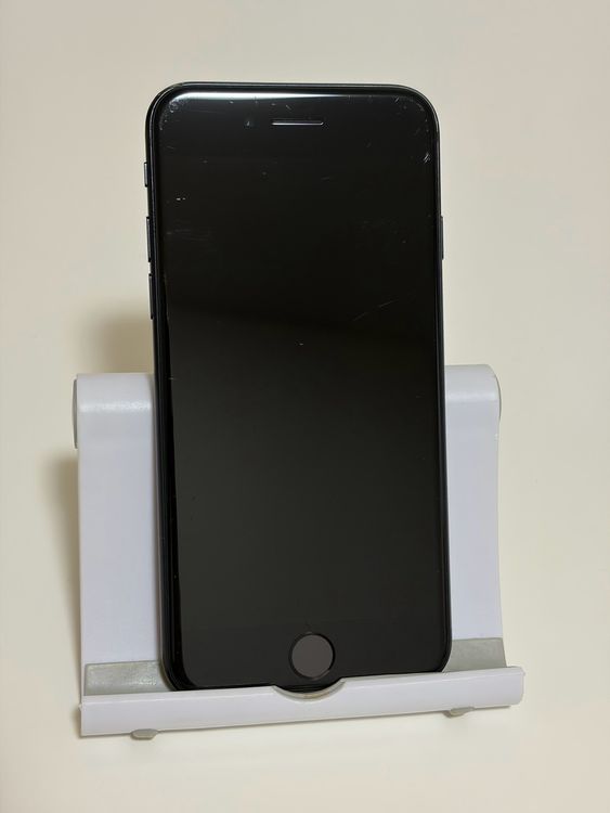 ���Хåƥ꡼82% SIM�ե꡼ iPhoneSE ��3���� 64GB �ߥåɥʥ���