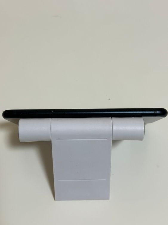 ��Ķ���� SIM�ե꡼ iPhoneSE ��3���� 128GB �ߥåɥʥ���