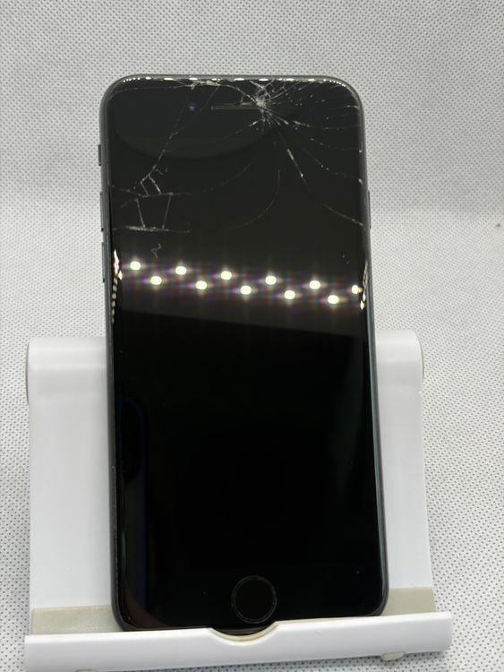 ���Хåƥ꡼81% SIM�ե꡼ iPhoneSE��3���� 128GB �ߥåɥʥ���