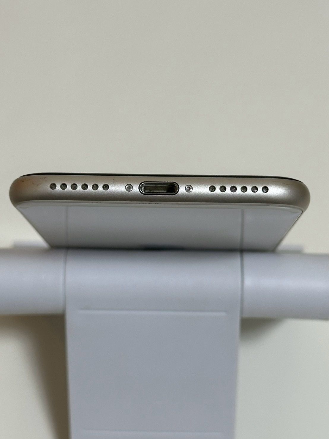 ムスビー｜○美品 バッテリー83% SIMフリー iPhoneSE 第3世代 64GB