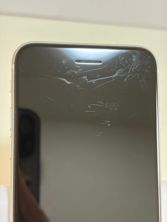 ��SIM�ե꡼ iPhoneSE ��2���� 64GB �ۥ磻��