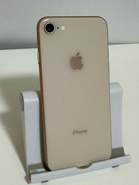 ���Хåƥ꡼82% SIM�ե꡼ iPhone8 64GB �������