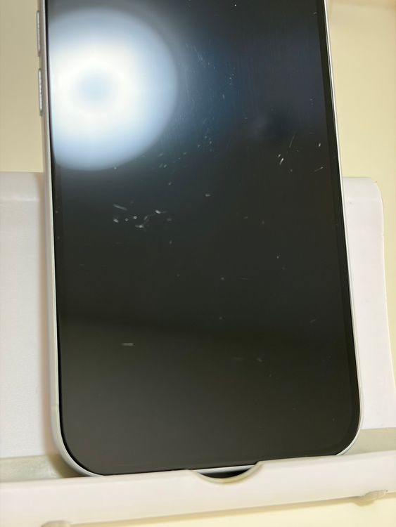 ���Хåƥ꡼86% SIM�ե꡼ iPhone15 128GB �֥롼