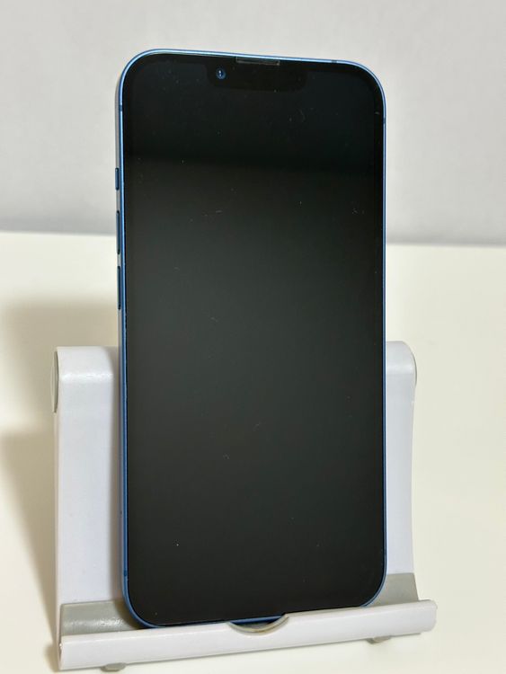 ���Хåƥ꡼85% SIM�ե꡼ iPhone13 128GB �֥롼