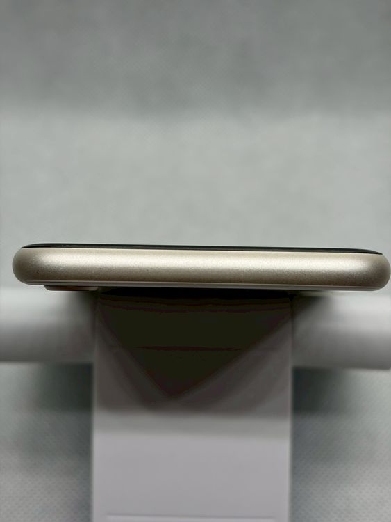 ��SIM�ե꡼ iPhoneSE ��3���� 128GB �������饤�� �Хåƥ꡼80%